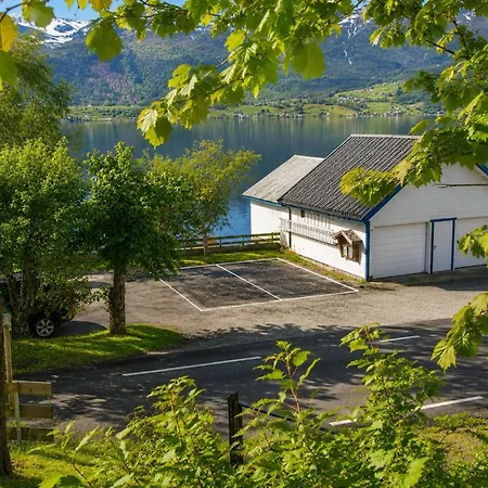 Casa Hauge Bb Sunrise Gjestgiverier Sandane